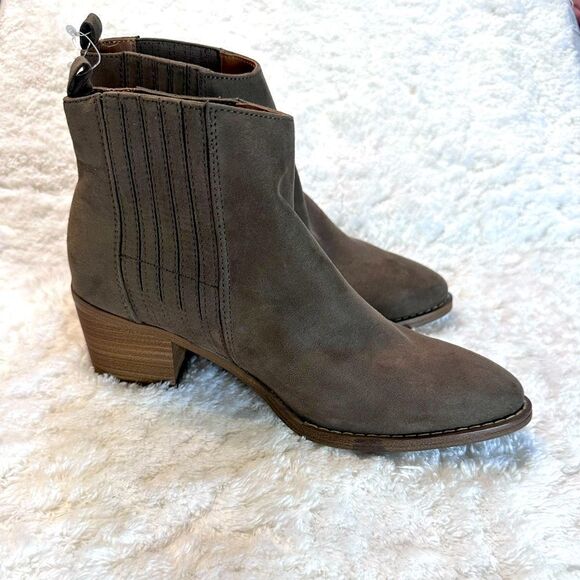 NWOT Universal Thread Women’s Ankle Boots (7.5) - Picture 1 of 5